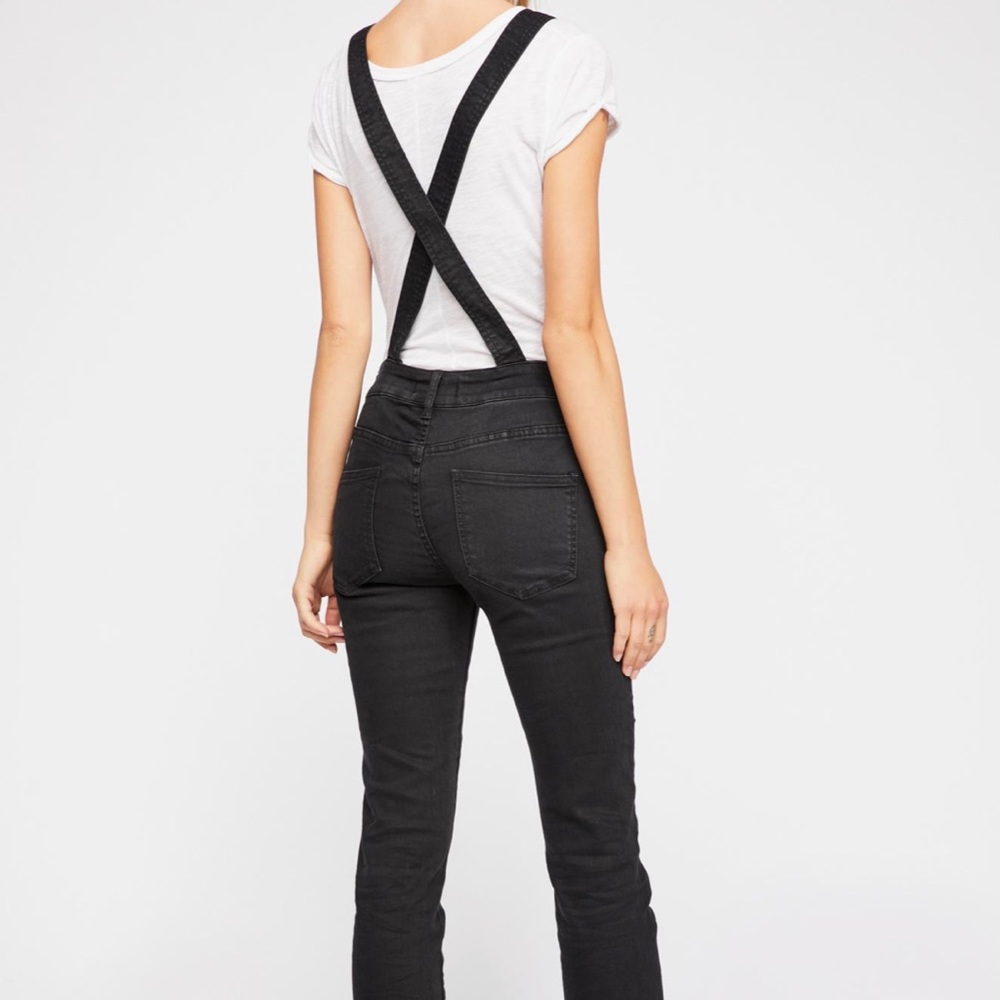 ✨SOLD✨ Free People Washed Black Denim Overalls - 26 - Picture 3 of 8